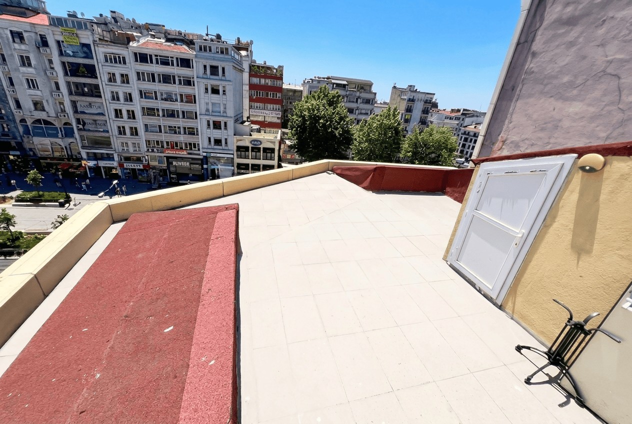 Çatı terası — İstanbul manzarası