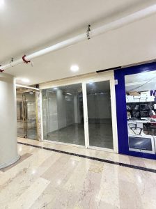 Sinanpaşa Pasajı kiralık dükkân önü